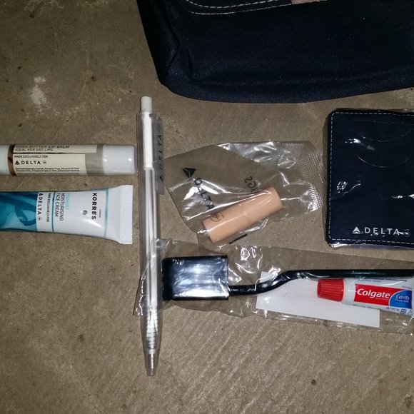 Lot Delta Amenities Toiletries Kits Korres - Picture 2 of 3